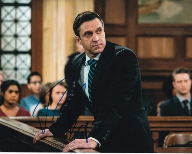 raul-esparza-signed-autogramm-20x25cm-law-order-in-person-autograph
