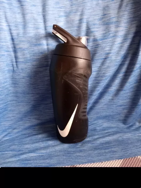 Nike Water Bottle Hyperfuel Squeeze Flip Top 24 oz Black Nike Water Bottle Hyperfuel Squeeze Flip Top 24 oz Black