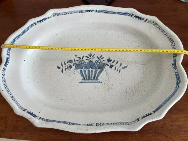 Rare Grand Plat Ancien ( XIXiem) Oval En Terre Cuite Émaillée.