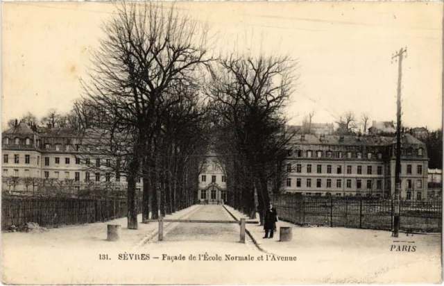 CPA SEVRES Facade de l'Ecole Normale et l'Avenue (1322265)