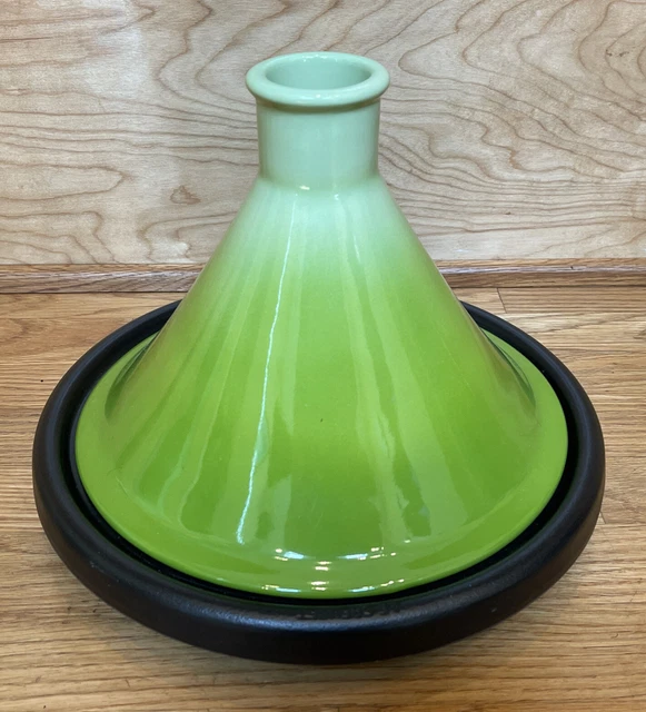 Le Creuset Tagine Kiwi Green 27cm 2.5 Qt Cast Iron Base Ceramic Top RETIRED-NICE Le Creuset Tagine Kiwi Green 27cm 2.5 Qt Cast Iron Base Ceramic Top RETIRED-NICE