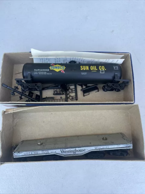 Roundhouse Bundle Sunoco -50' Tank Car # 23662 And 1426 Ore Car Kit Penn Central