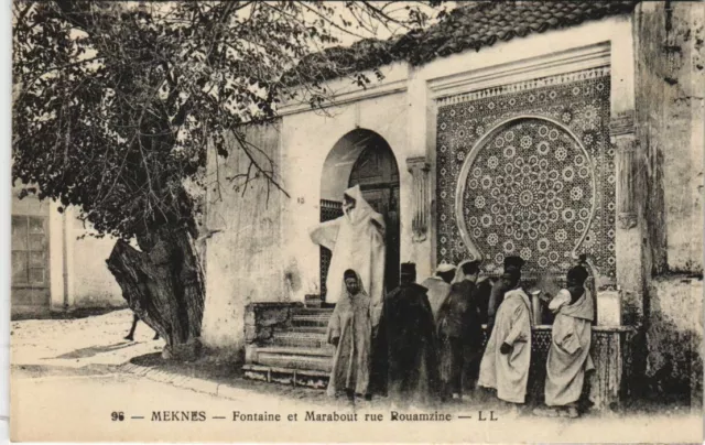 CPA AK MAROC MEKNES Fontaine et Marabout rue (10767)
