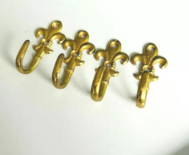 4 ganchos pequeños de latón fundido flor de lis 5,5 cm de largo