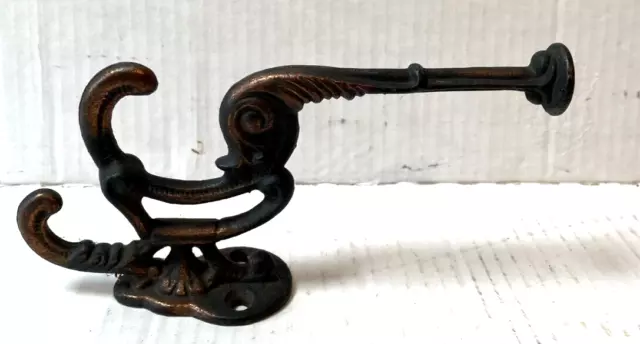 Vintage Ornate Wall 3 Hook Towel Robe Coat Hat Rack Unique Style Cast Metal 7.5"