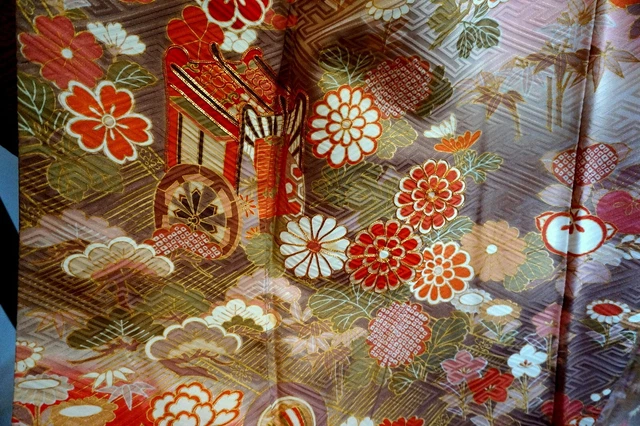 Japanese kimono SILK"FURISODE" long sleeves, Gold thread/leaf,Coach, L5'5"..3286 3