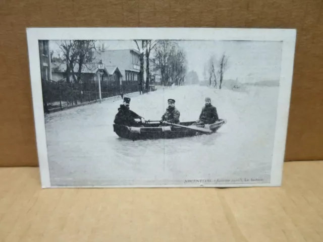 ARGENTEUIL (95) crue de la Seine 1910 facteur en barque