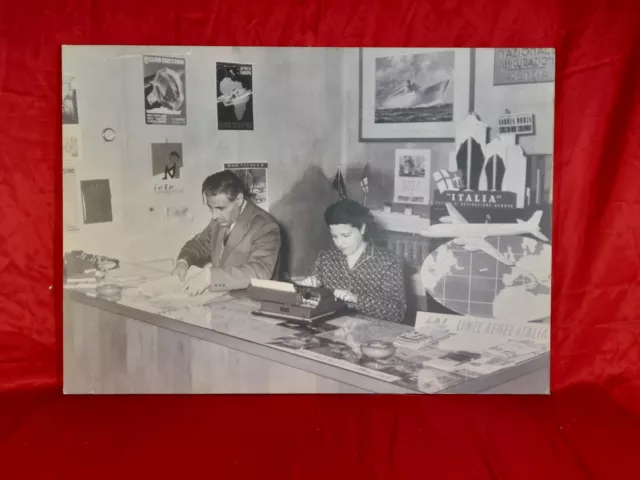 FOTO VINTAGE AGENZIA DI VIAGGI PORDENONE(?) 1955 su pannello rigido cm.69x49