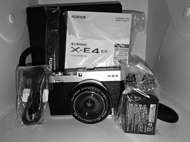 Fujifilm X-E4 Silver 26.1MP Digital Camera with XF27mm f2.8 Box Charger Cable