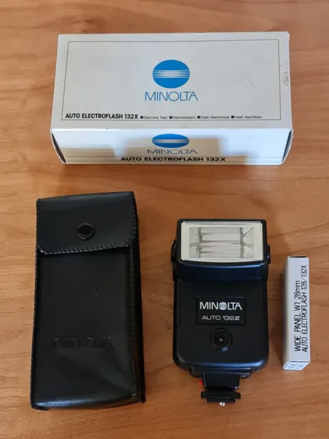 Minolta Auto 132X Shoe Mount Flash + Box for 35mm Cameras XD XG X700 - M1897