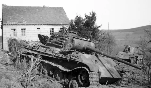 WWII B&W Photo German Panther Tank Damaged PzKpfw. V  WW2 World War Two / 4072