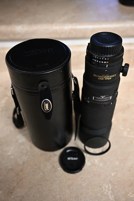 Nikon AF Micro Nikkor 200mm f/4 D Macro Lens (Mint Condition)