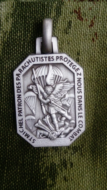 Médaille Militaire Saint Michel – Saint Patron Des TAP Et Parachutistes – Revers Descente – 1980