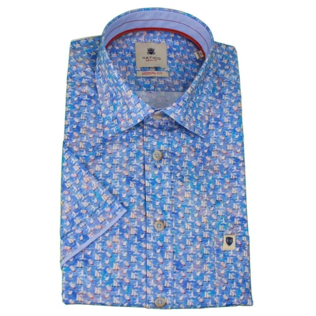 Camicia uomo Hatico Sport manica corta moderna vestibilità blu barca a vela stampa D80045 72103