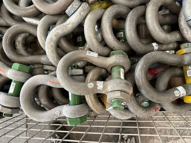 Grillo 17.000 kg filato con bulloni di sicurezza Grillo 17.000 kg filato con bulloni di sicurezza