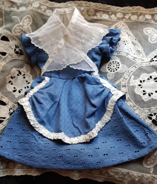 très jolie robe poupée ancienne