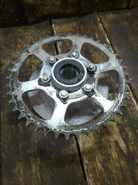 82 Suzuki Gs300L Gs300 Rear Wheel Sprocket Hub