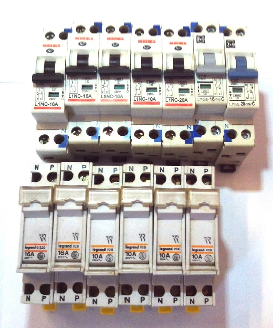 Lot de Portes Fusibles Bipolaire LEGRAND et Coupe circuits MEDEX et F&G Occasion