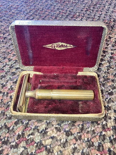 1948 Vintage Gillette Aristocrat Razor in Case - no blades. rw