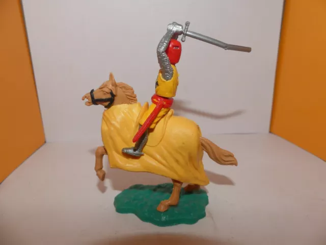 Figurine Timpo  Moyen Age Cavalier Jaune G4