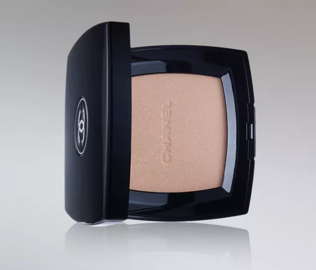 CHANEL POUDRE UNIVERSELLE Compact Natural Finish Pressed Powder