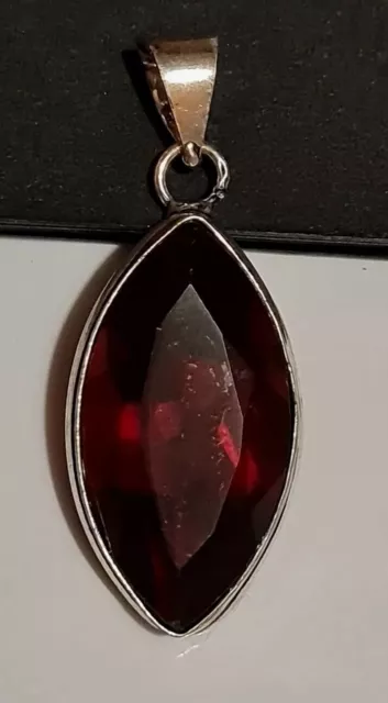 925 Silver Garnet gemstone  pendant.  BEAUTIFUL.   2098