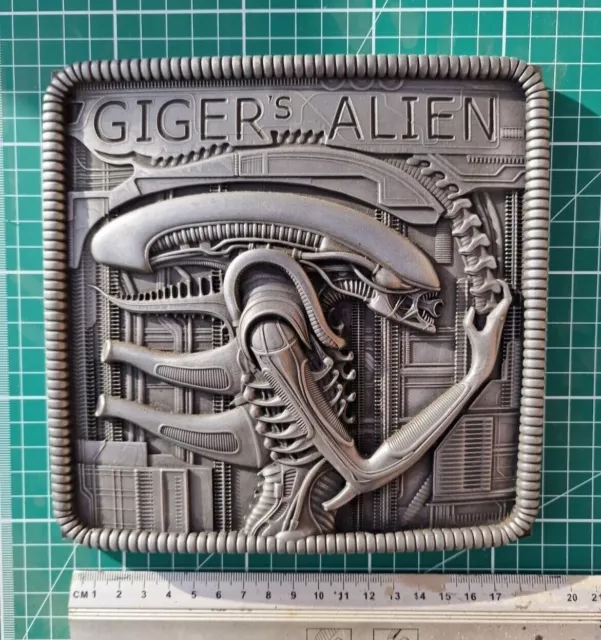 Alien Giger Aliens plaque plate cabinet of curiosities prop art sculpture