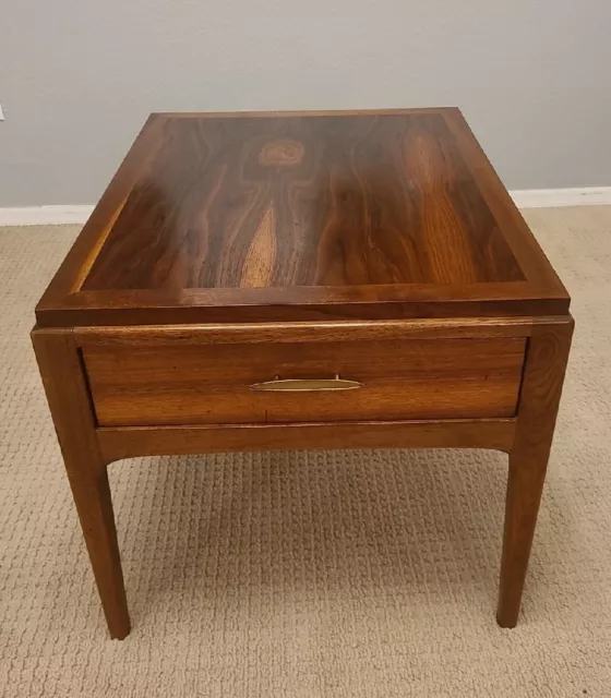 Lane Rhythm Collection Mid-Century Modern Walnut Single End Side Table 997-02 Lane Rhythm Collection Mid-Century Modern Walnut Single End Side Table 997-02