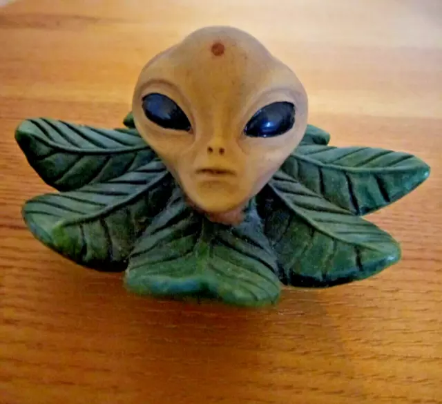 alien gray head on cannabis leaf ornament rare oop collectible mancave