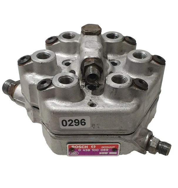 MERCEDES BENZ R107 W123 W126 280 Fuel Distributor Bosch 0438100069 £350