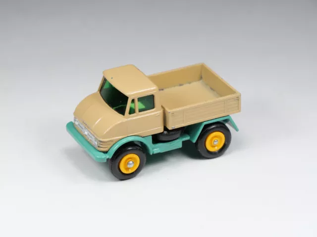 MATCHBOX - 19 - Unimog Mercedes - 1/64