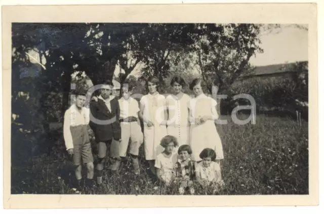1925 TAINO (VA) Un gruppo di adolescenti in giardino *Foto VINTAGE 11x7 cm