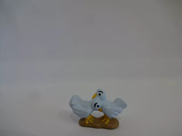 Weihnachtskrippenfigur / Zwei hellblaue kuschelige Tauben