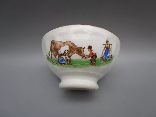 Petit bol ancien en porcelaine, décor enfants a la traite