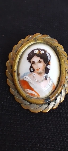 Broche Ancienne Ovale En Porcelaine De Limoges - Portrait De Femme - Bijou Vintage - Occasion