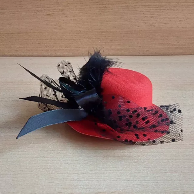 Minihut rot mit Clip - Haarspange / Fascinator - top in Ordnung