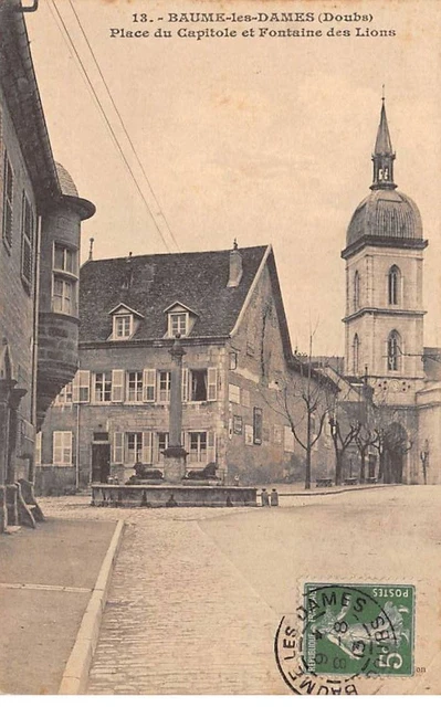 25 - BAUME LES DAMES - SAN50343 - Place du Capitole et Fontaine des Lions