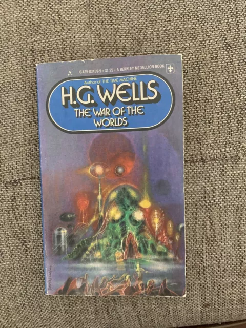 HG Wells The War Of The Worlds - Vintage Science Fiction Rare Copy