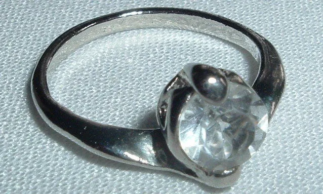 Vintage Faceted Clear Solitaire Glass Stone Silvertone Ring Size 6.5