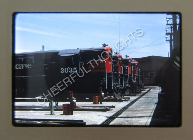 Duplicate  '68 Kodachrome Slide SP Southern Pacific 3035 H24-66 Lineup     37L47