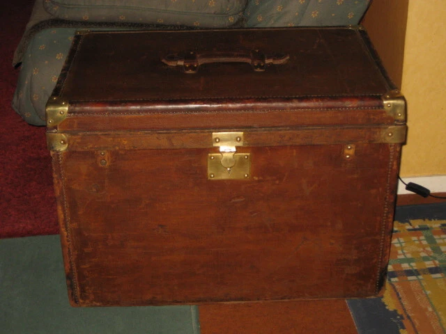 Malle Moynat 70 cm des années 20, Malle a chapeaux Moynat - Les Puces