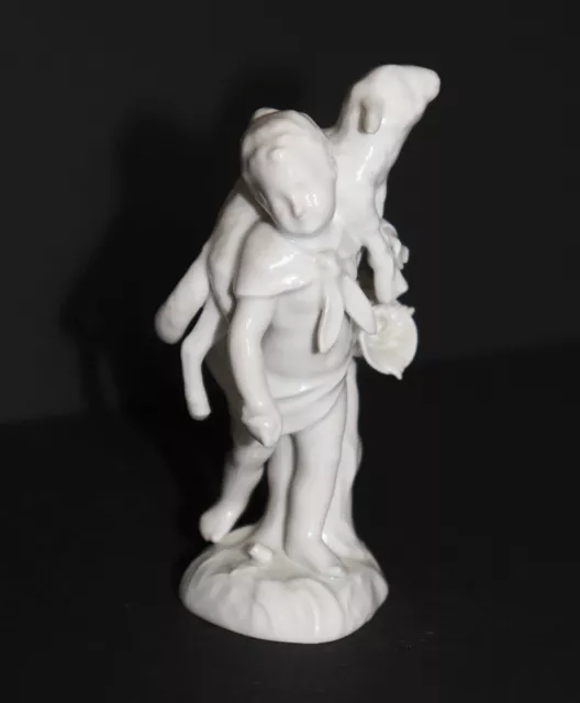 KPM Porzellanfigur, Kind mit Lämmchen auf dem Rücken, Höhe 11 cm (9144E)