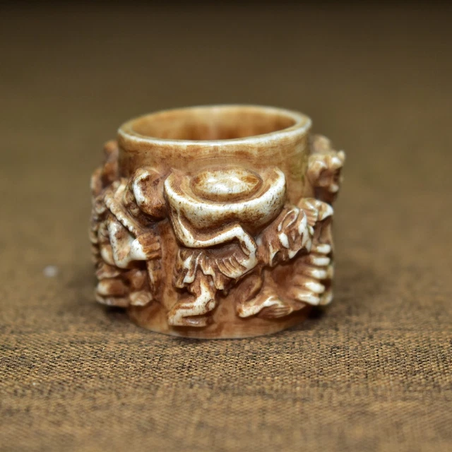 vintage carved horn statue Old Beijing deer Five ghosts sculpture ring rare art 3