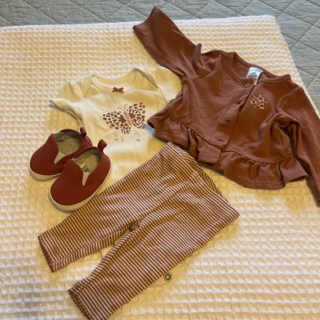 NWT, Baby girl clothes, Newborn, Carter's 3 piece set