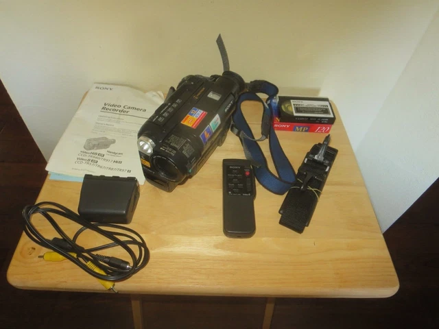 vhbw 3x batteria compatibile con Sony CCD-TR76, CCD-TR818, CCD-TR87, CCD- TR910, CCD-TR917, CCD-TR930 videocamera camcorder (1800mAh, 7,2V, Li-Ion