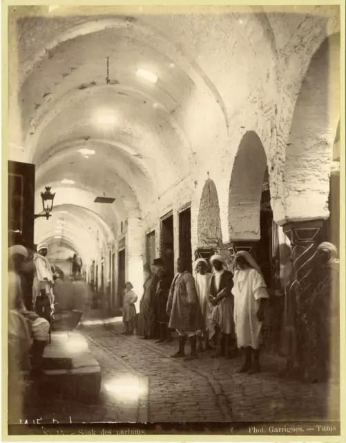 Garrigues, Tunisie, Tunis , Souk des Parfums  Vintage albumen print. تونس Tira