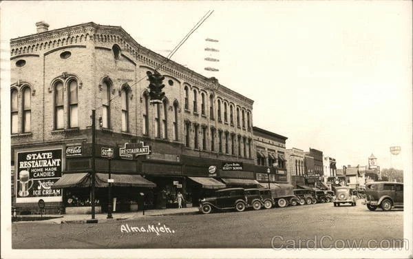 1947 RPPC Alma,MI Street Scene Gratiot County Michigan Real Photo Post Card