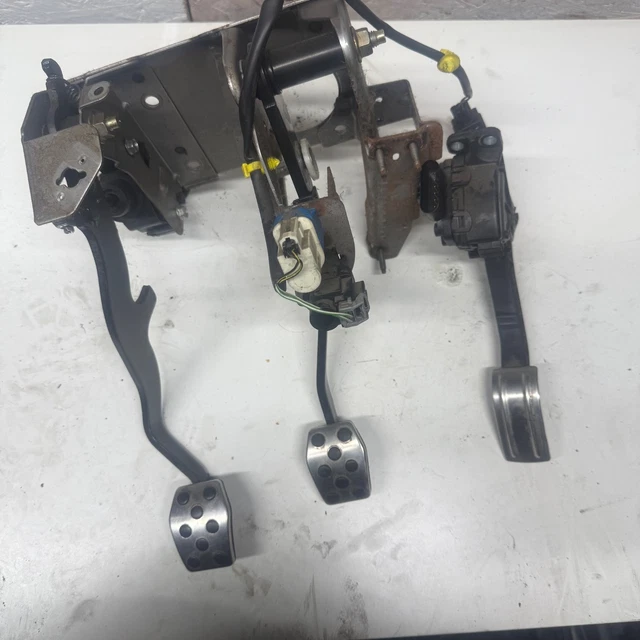 Goma Pedal Ford Fiesta 2 Gomas De Pedal De Freno Y Embrague Para Ford Fiesta 2008 En Adelante - Referencia EY162457AA 1 Peseta 1882