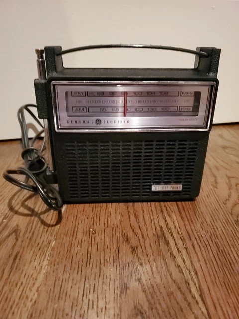 GENERAL ELECTRIC GE Vintage AM/FM Radio Model 7-2810F Battery/ Electric ...