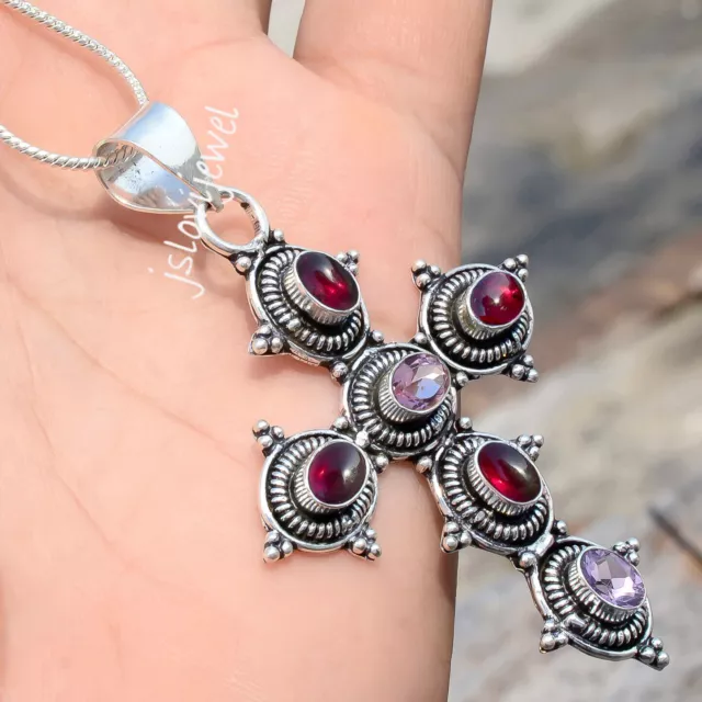 Facettiertes Amethyst- und rotes Granat-Edelsteinkreuz aus...